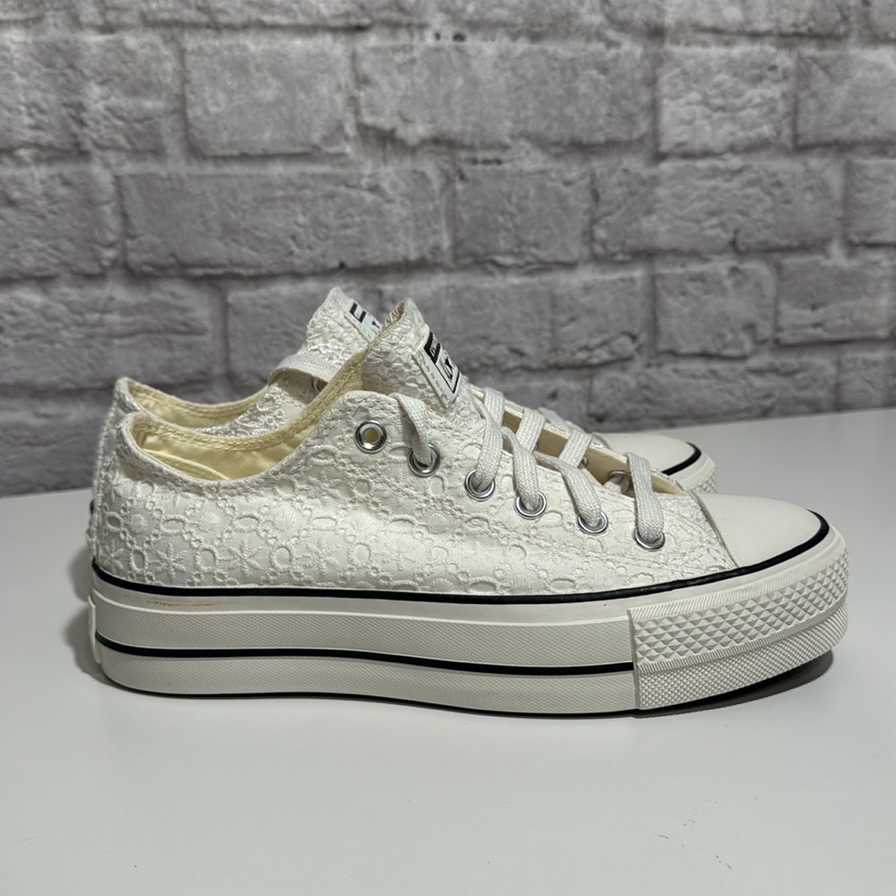 NWT converse - Picture 4 of 9